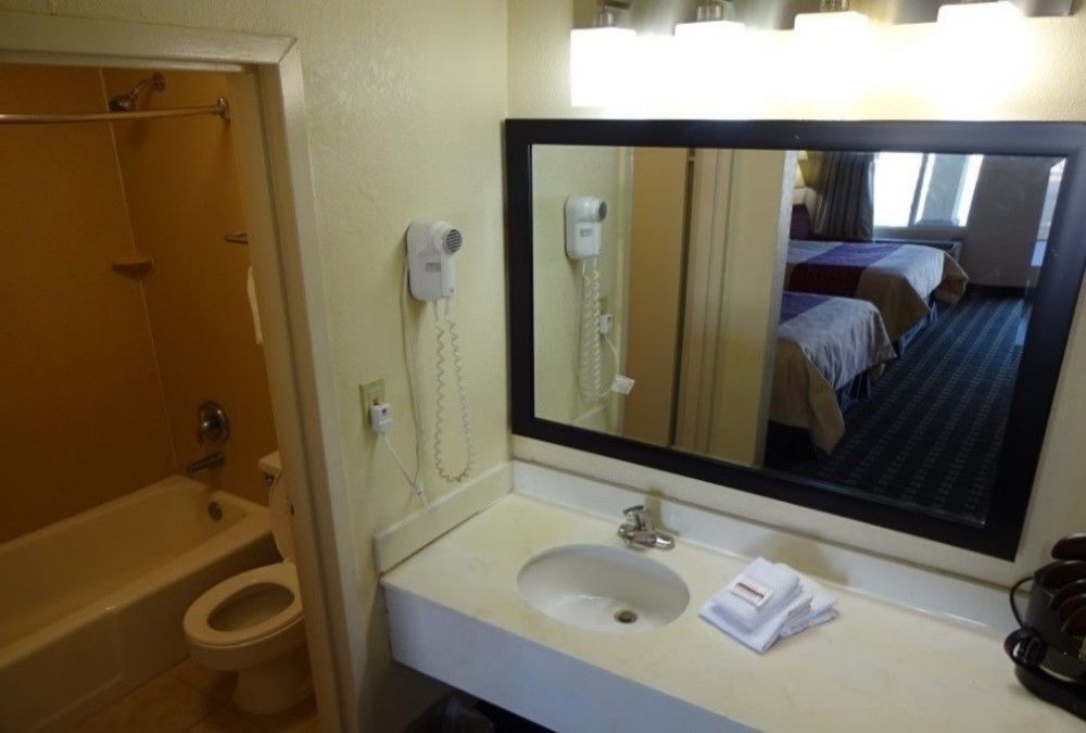 Red Roof Inn & Suites Greenwood, Sc Eksteriør billede