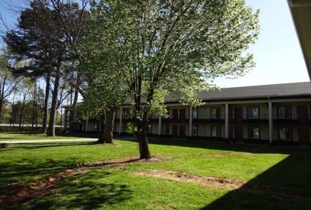 Red Roof Inn & Suites Greenwood, Sc Eksteriør billede